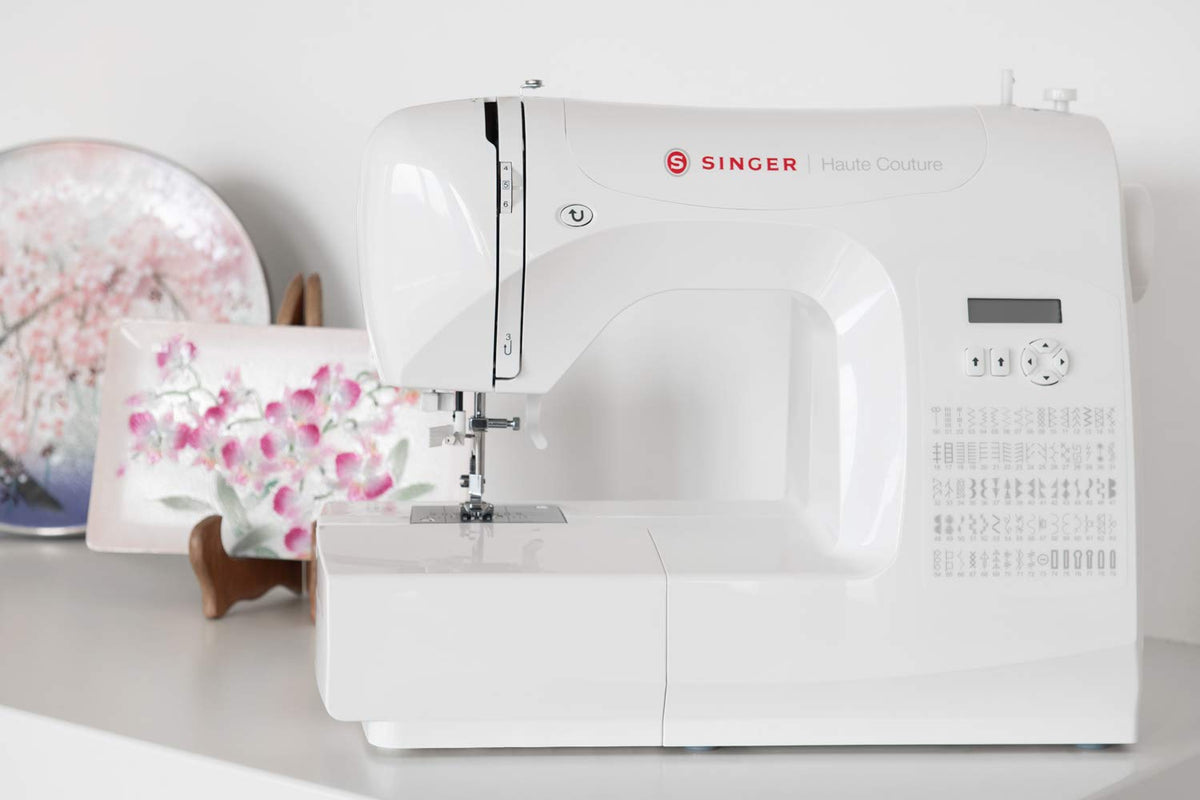 Singer Haute Couture F527C Machine à coudre électronique Professionnelle, 80 points, utilitaires, élastiques, décoratifs, Facile pour Débutants Electrique Portable, Maison