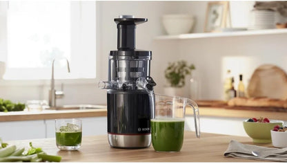 Bosch VitaExtract MESM731M Extracteur de Jus – Extraction lente pour réduire l'oxydation – Contrôle du niveau de pulpe et 3 différents filtres – 150 W – Couleur : noir