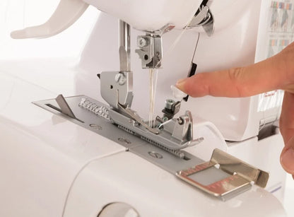 Necchi N183 Machine à coudre, intérieur en aluminium moulé sous pression, coque en ABS, blanc, régulier