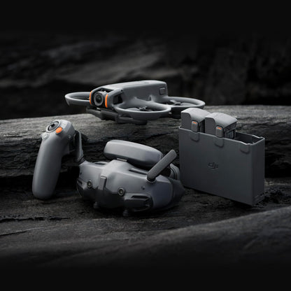 DJI Bundle Fly More Avata 2 (Trois Batteries), Drone FPV avec Caméra 4K, Acrobaties en Une Touche, Protection d’hélice intégrée, Drone Caméra avec Goggles 3 et RC Motion 3
