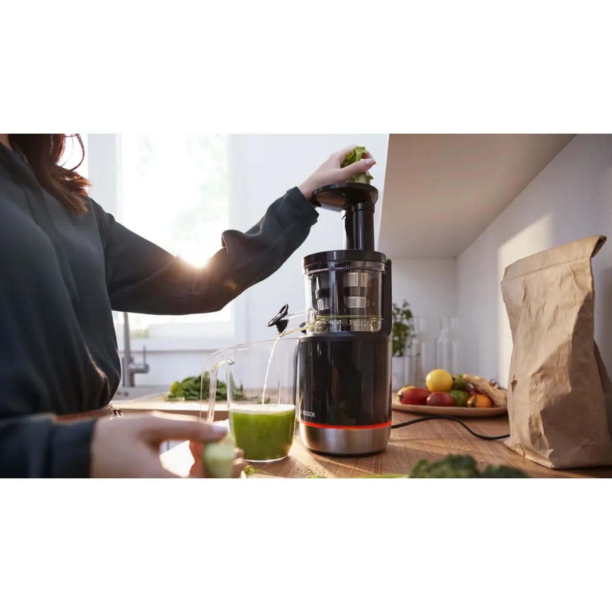 Bosch VitaExtract MESM731M Extracteur de Jus – Extraction lente pour réduire l'oxydation – Contrôle du niveau de pulpe et 3 différents filtres – 150 W – Couleur : noir