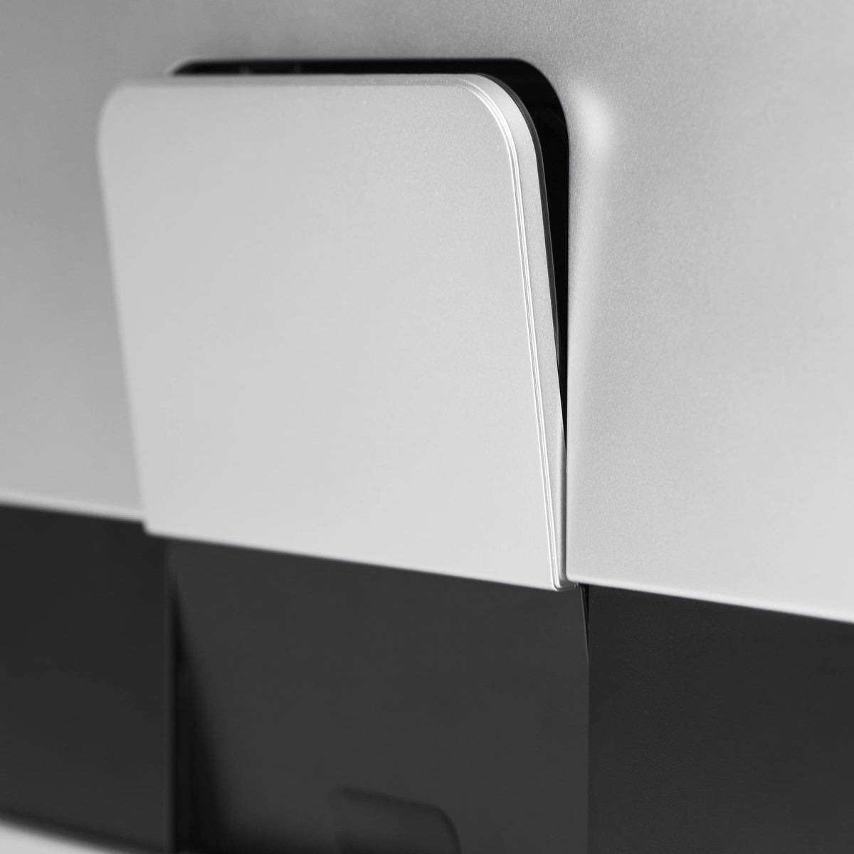 CASO Café Crema Touch Machine à café automatique design avec tuyau et réservoir à lait, broyeur conique réglable en continu, prêt à l'emploi, toutes les spécialités de café par toucher, noir, acier