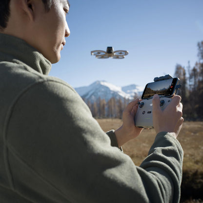 DJI Flip, Drone Caméra 4K UHD pour adultes, < 249 g, Stabilisation de la Nacelle à 3 axes, Transmission vidéo sur 13 km, Décollage palmaire, Retour automatique, Temps de vol de 31 min, Vol intelligent