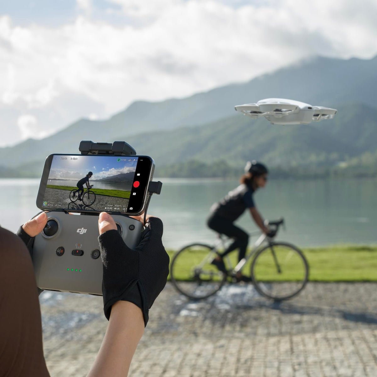 Bundle Fly More DJI Neo, Mini Drone avec Caméra 4K UHD pour Adultes, Drone Suiveur qui Vole Seul de 135 g, Décollage du Creux de la Main, Suivi de Suj