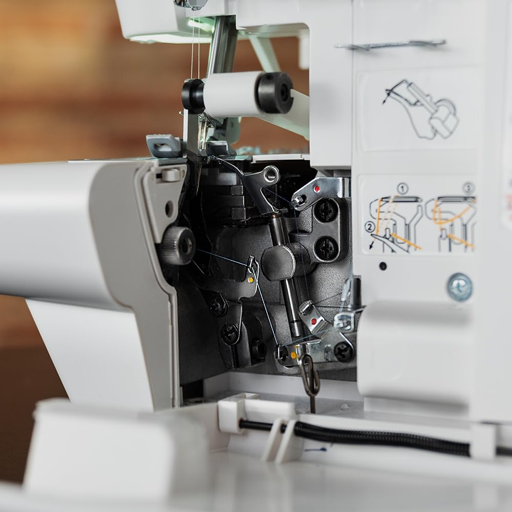 Cecotec Machine à Coudre Bellecouture Overlock, Vitesse 1100 tr/min, Pression du Pied-De-Biche Réglable, Entraînement Différentiel, Fonctions de Point à 4 Fils et Kit d'Accessoires