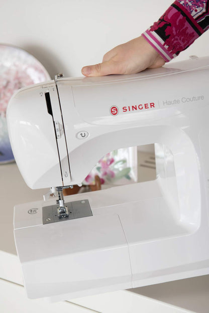 Singer Haute Couture F527C Machine à coudre électronique Professionnelle, 80 points, utilitaires, élastiques, décoratifs, Facile pour Débutants Electrique Portable, Maison