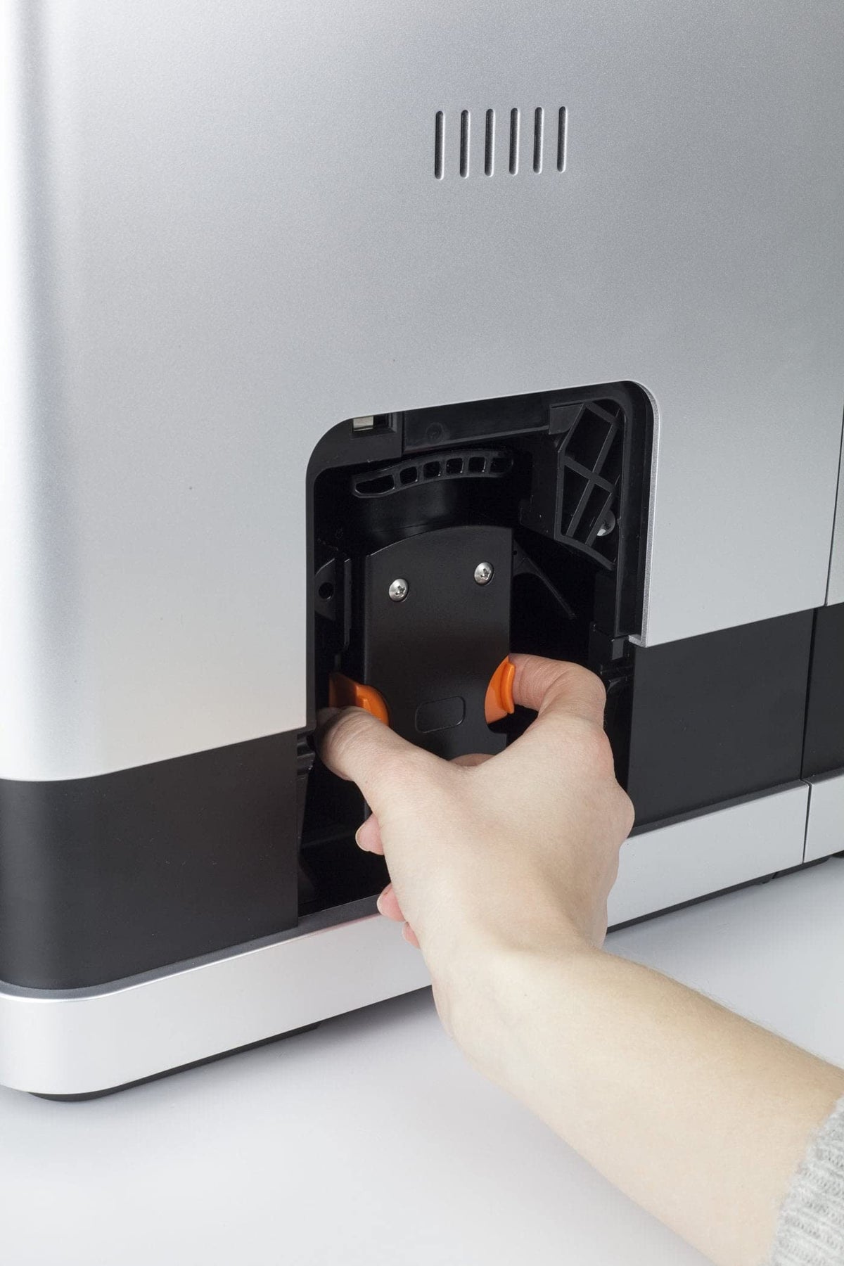 CASO Café Crema One - Machine à café automatique design, système de chauffage innovant, broyeur conique extra-silencieux en acier inoxydable, pour espresso, cappuccino, latte macchiato, etc.
