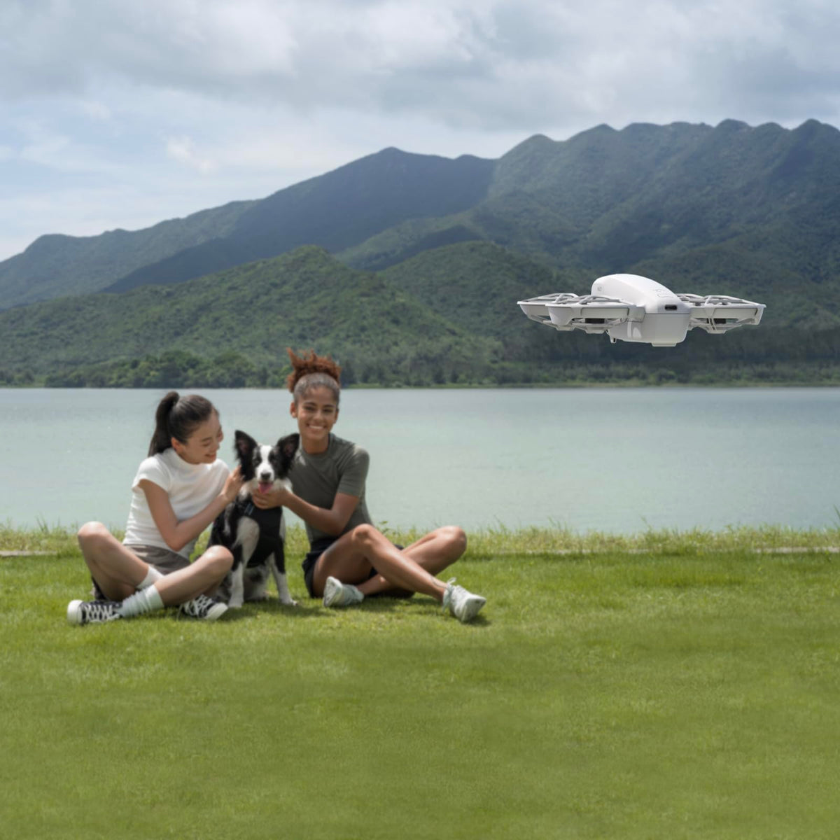 DJI Neo, Mini Drone avec Caméra 4K Ultra-HD pour Adultes, Drone Suiveur qui Vole Seul de 135 g, Décollage de la Main, Suivi de Sujet, QuickShots, Vidé
