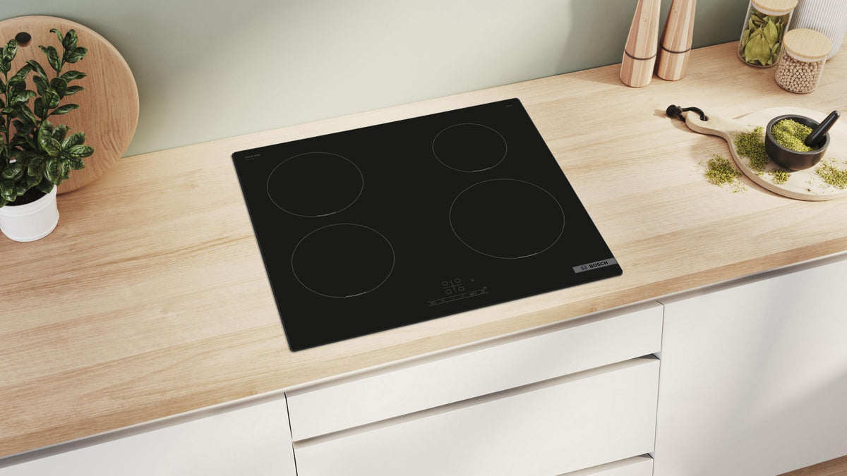Bosch PUE611BB5E, Série 4, plaque à Induction, 4 foyers, 60 cm, Puissance 4600 W, Noir