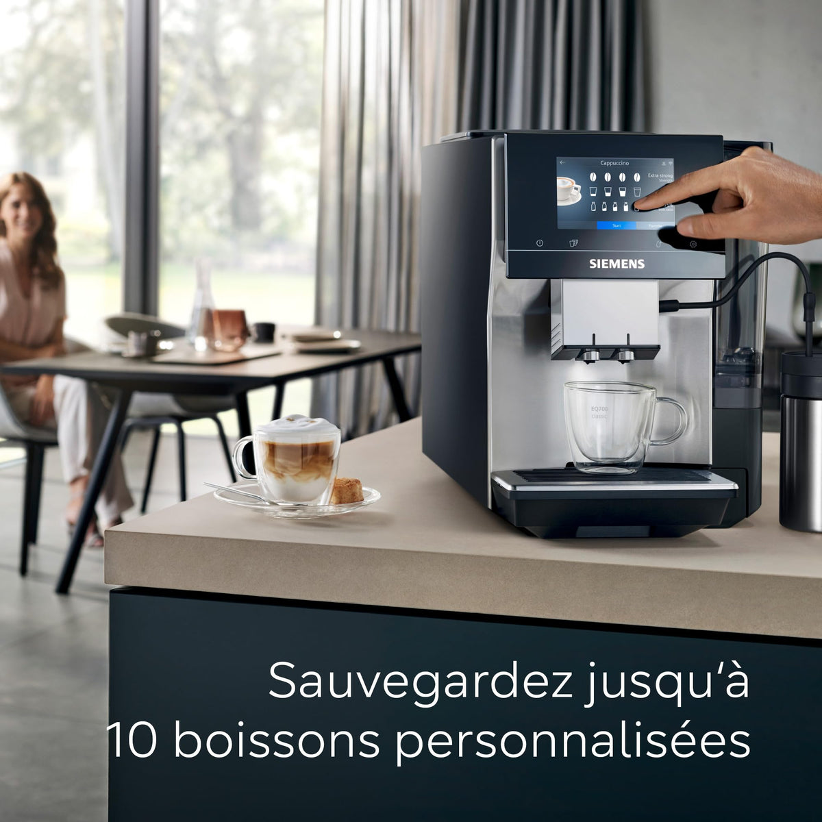 SIEMENS EQ700 classic TP715E17 Machine à café automatique avec contrôle par application, infusion à froid, écran tactile, jusqu'à 10 créations de café favorites, nettoyage automatique à la vapeur