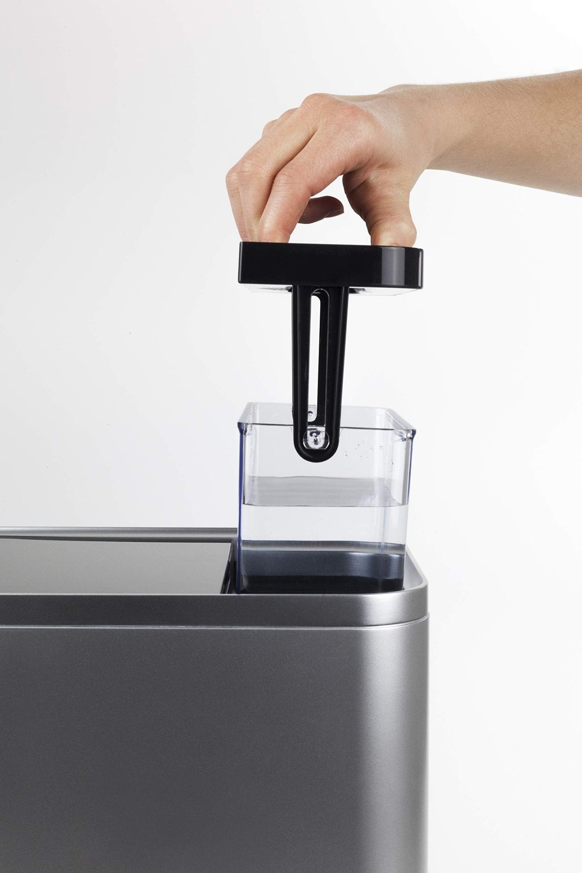 CASO Café Crema Touch Machine à café automatique design avec tuyau et réservoir à lait, broyeur conique réglable en continu, prêt à l'emploi, toutes les spécialités de café par toucher, noir, acier