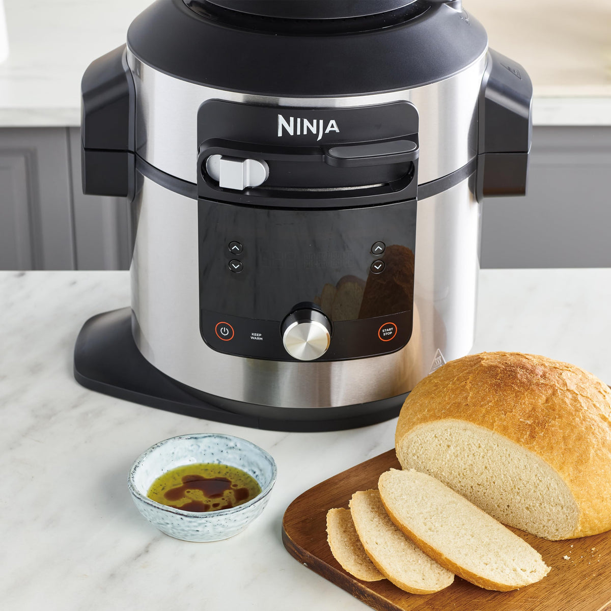 Ninja Multicuiseur Foodi MAX Air Fryer, SmartLid, 12 fonctions de cuisson, 7.5L, Autocuiseur 12 en 1, Cuisson sous pression, Friture à l'air, Cuisson lente et plus, Acier inoxydable, OL650EU