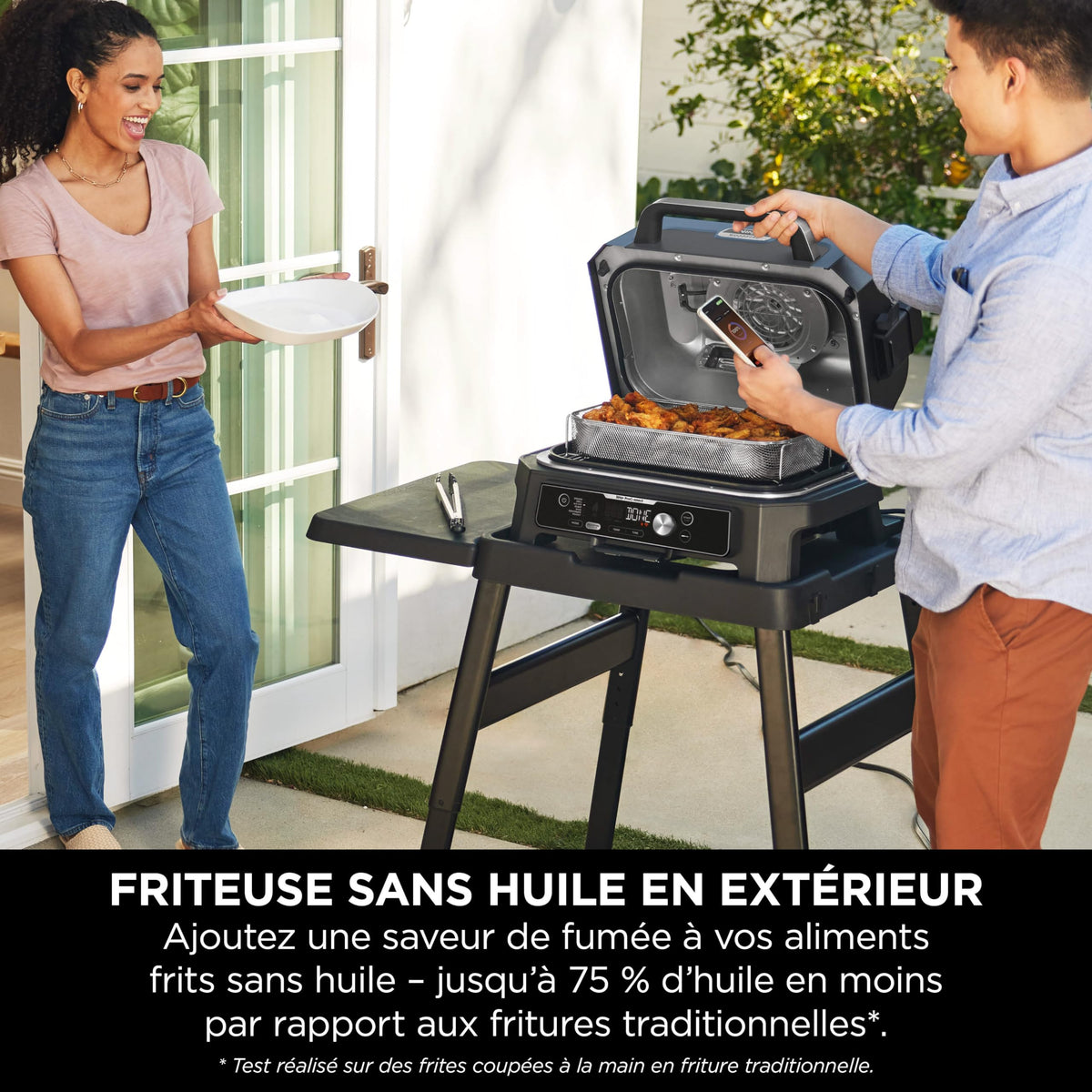Ninja Woodfire Pro Connect XL Barbecue Électrique & Fumoir avec Contrôle d'Application, 2 Sondes, Grille, Housse, Revêtements & Brosse, Grill & Friteuse sans huile 7-en-1, Bleu & Noir OG901EUAMZ
