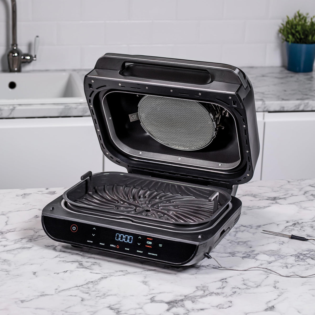 Ninja Foodi MAX Grill & Air Fryer avec Sonde de Cuisson Numérique, 5,7L, 6 Fonctions de Cuisson, Air Fry, Grille, Cuit, Rotis et bien plus, Pièces Lavables au Lave-vaisselle 2460W, Gris/Argent AG551EU