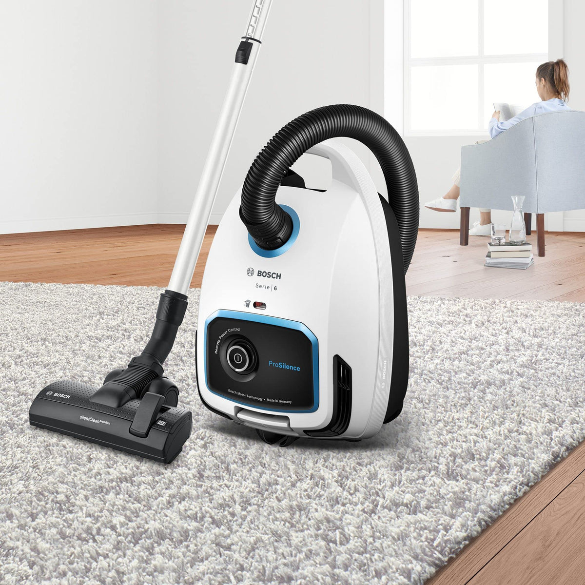 Bosch Electroménager, Série 6, ProSilence BGB6SIL1, aspirateur traîneau avec sac, niveau sonore de 66 dB(A), filtre hygiénique HEPA, moteur puissant, blanc