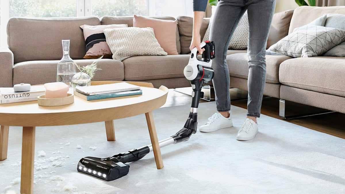 Bosch Electroménager Unlimited 7, BBS711W, aspirateur Balai, autonomie de 40 Min, Brosse motorisée avec éclairage LED, Batterie 3.0 Ah Power for All, Tube Flexible, Poids léger, Accessoires, Blanc