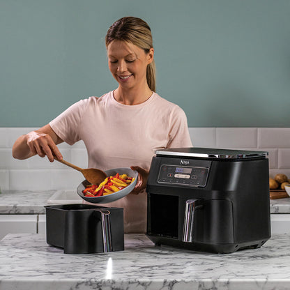NINJA Foodi DualZone Air Fryer 2 Compartiments, 2 Zones de Cuisson Indépendentes, Capacité 7,6L, Air Fyer 6-en-1, Max 240°C, Pièces Antiadhésives Amovibles lavables au lave-vaisselle, Noir AF300EU