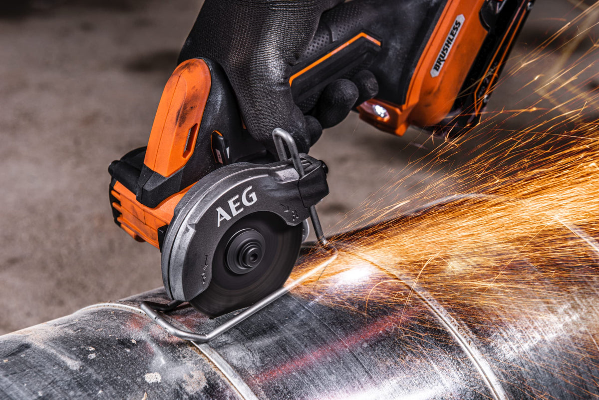 AEG - Duo Brushless : Perceuse à percussion Brushless Subcompact 18V, mini scie multi-matériaux Brushless Subcompact 18V, 2 batteries 2,0 Ah, chargeur, sac - JP18A2SBL-202B